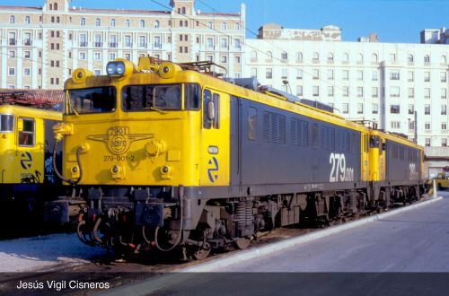 Arnold HN2561S RENFE Elektrische Lok 279 grau/gelb Ep.V DCS